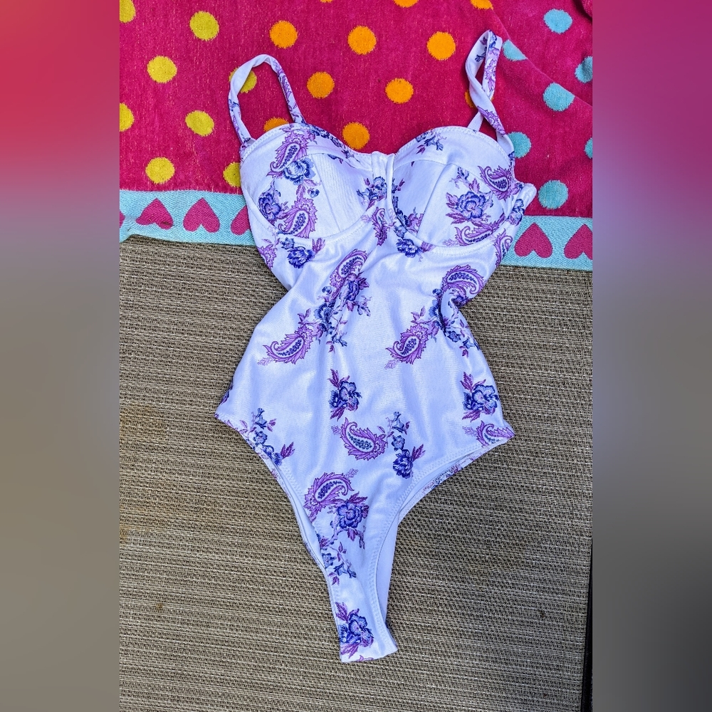 Tallow One-Piece Paisley Purple and White Swimsuit sz 4 High Cut